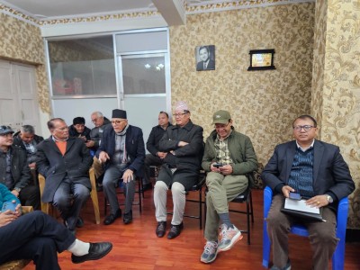 पार्टी र मुलुकलाई सुरक्षित अवतरण गराउने उपायको खोजीमा सक्रिय बने नेता कोइराला