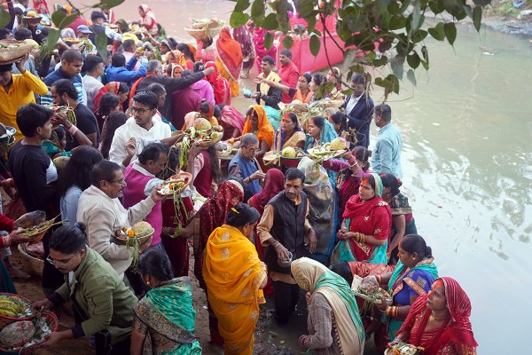 उदाउँदो सूर्यलाई अर्घ्य दिँदै सकियो छठ