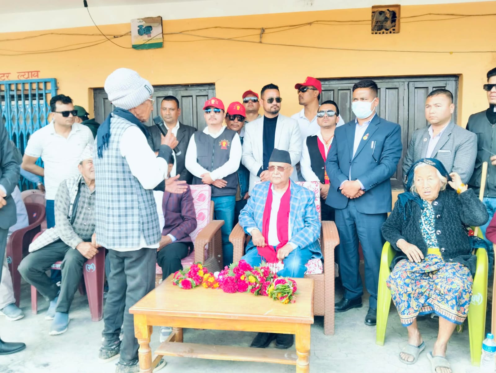 आफूविरुद्धको आरोपको प्रतिवाद गर्दै ओलीले भनेः प्रधानमन्त्रीले बन्दुक बोकेर हिँड्छ र गोली चलाउने आदेश दिन्छ?